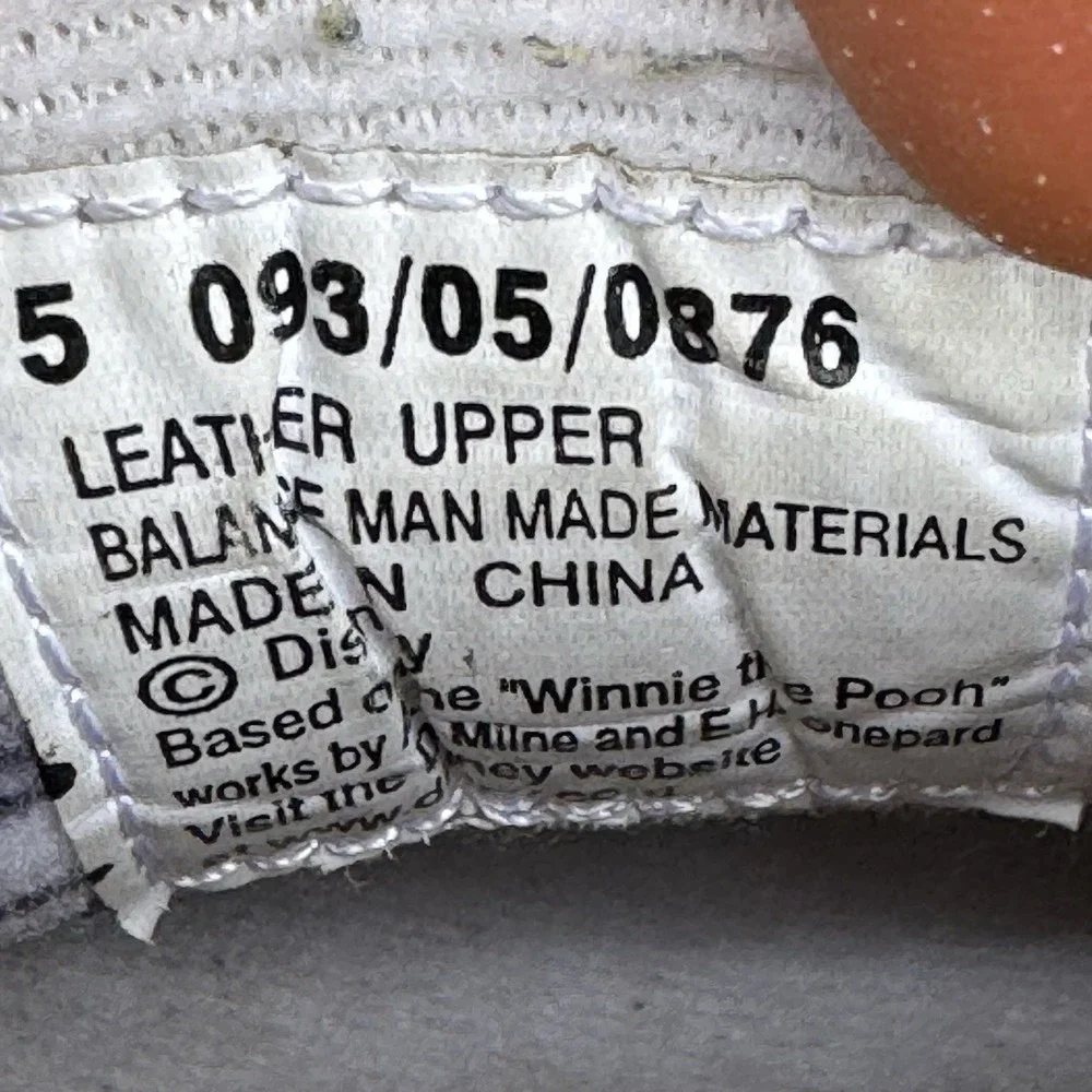 Size 5c - Vintage Y2K Classic‎ Pooh Tennis Shoes